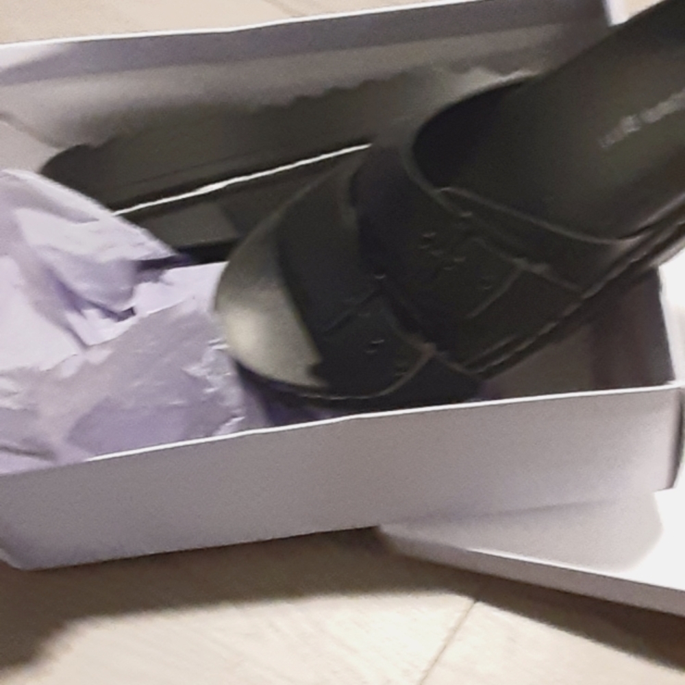 Sandals size 8